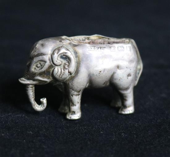 An Edwardian novelty silver pin cushion modelled as an elephant by P.H. Vogel & Co, Birmingham, 1909, length 33mm.